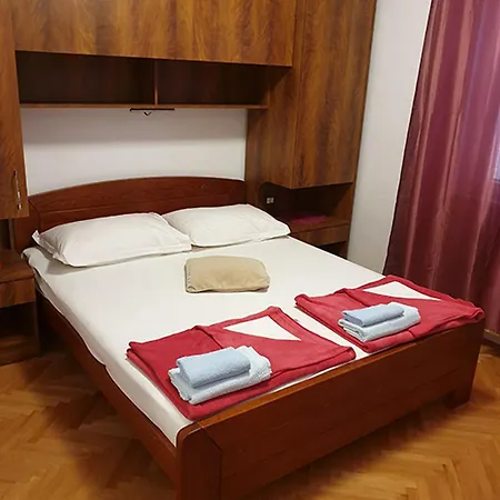 1 Apartman *