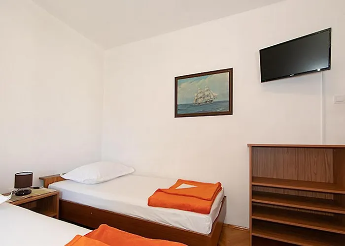 1 Apartment *