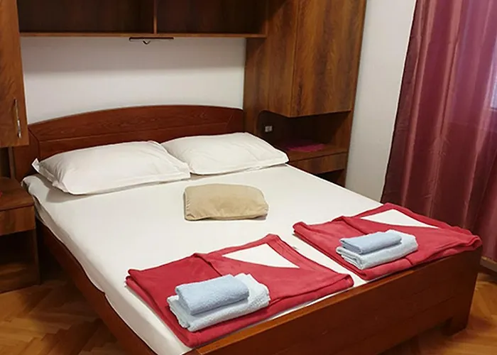 1 Apartment *