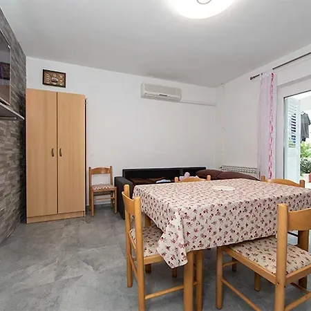 1 Apartment